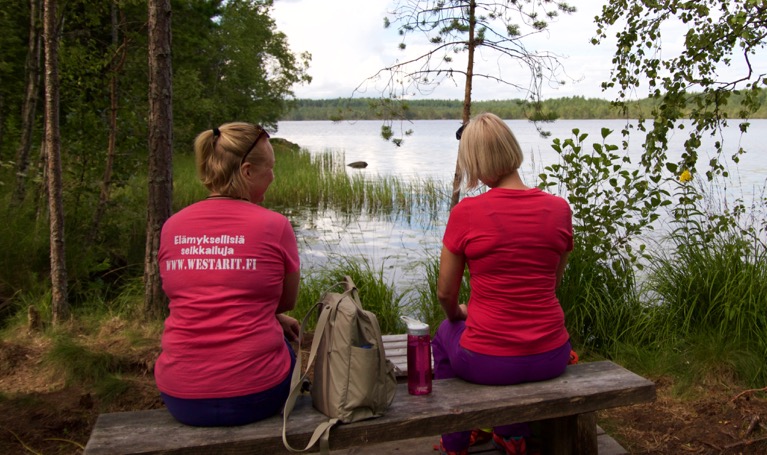 Tanja vastailee kysymyksiin Venlojen vaelluksesta ja iltavaelluksista